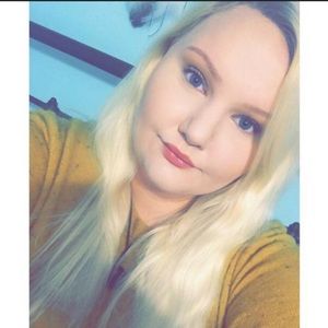 Meet your Posher, Becca